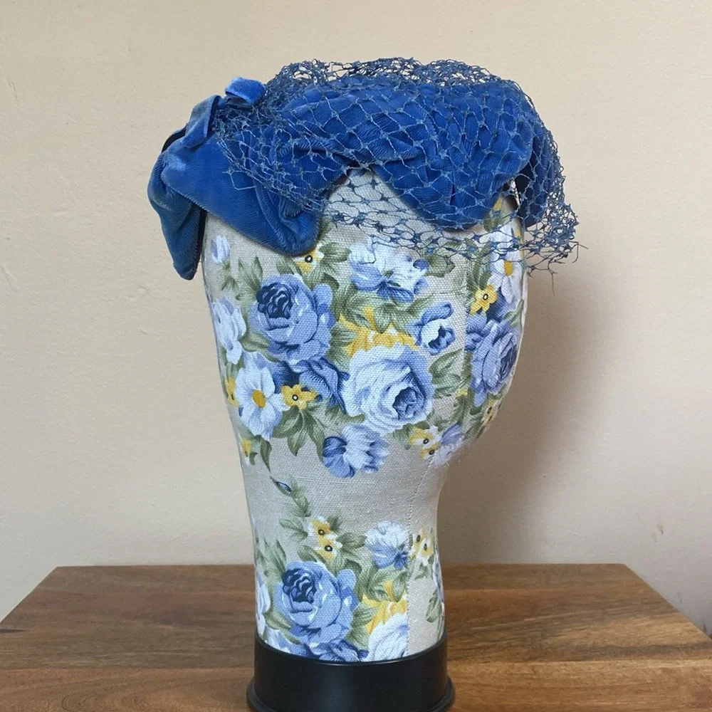 VTG 50’s Blue Velvet Birdcage Veil Bow Hat - Picture 3 of 13